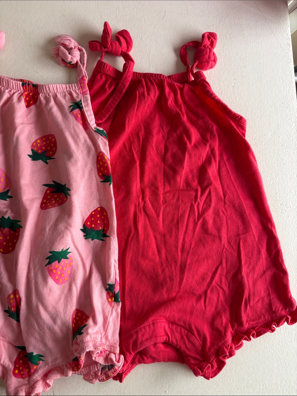 3 Old Navy rompers 12-18 months - Picture 2 of 7